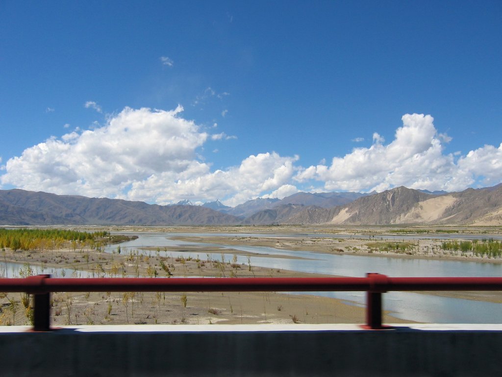 44-Bridge over Yarlung Tsangpo near Gongkar.jpg - Bridge over Yarlung Tsangpo near Gongkar